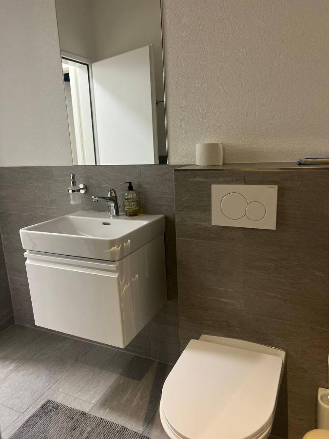 Basel-Stadt Gundeldingen Zimmer 401, Wc In The Hallway, Outside The Room Exterior photo